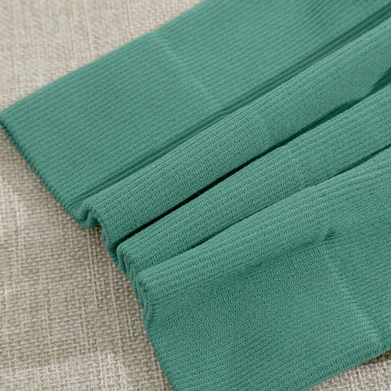 Топ женский бесшовный короченный с V-образным вырезом пикантная мягкая кофта без