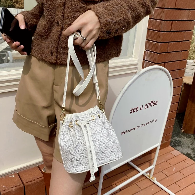 

Bucket Bag Light and Luxurious High-level Feeling 2022 Fashion High-capacity Single Shoulder Bag Messenger Women's Bag Handbags