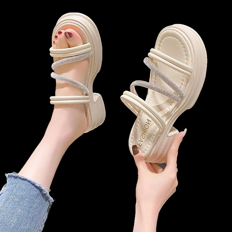 

Шлепанцы женские на плоской подошве, модные мягкие блестящие тапочки, кожа ПУ, лето 2023