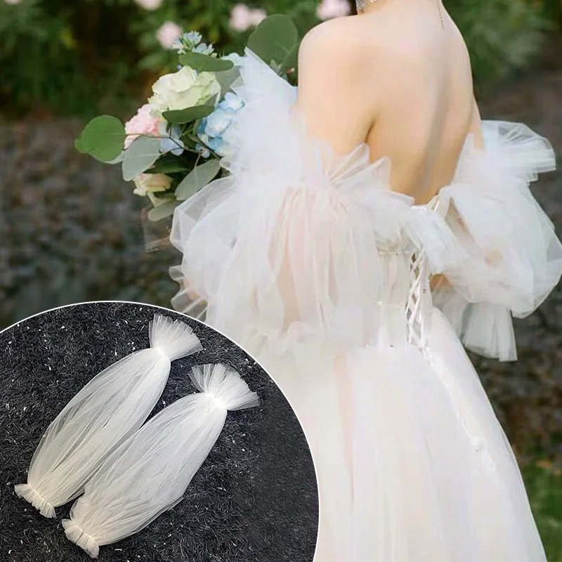 

Женская фатиновая перчатка с оборками и жемчугом