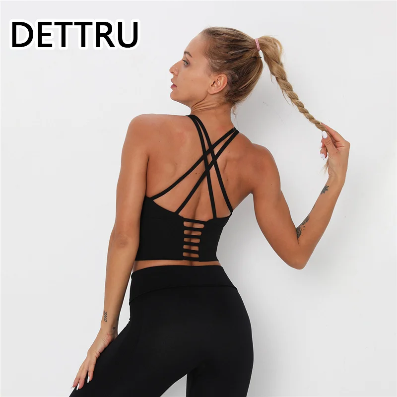 

Бюстгальтер женский спортивный однотонный с эффектом пуш-ап