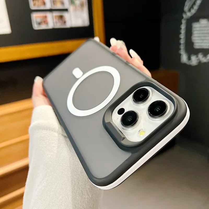 Магнитный роскошный матовый полупрозрачный противоударный чехол для iPhone 16 15 14 13
