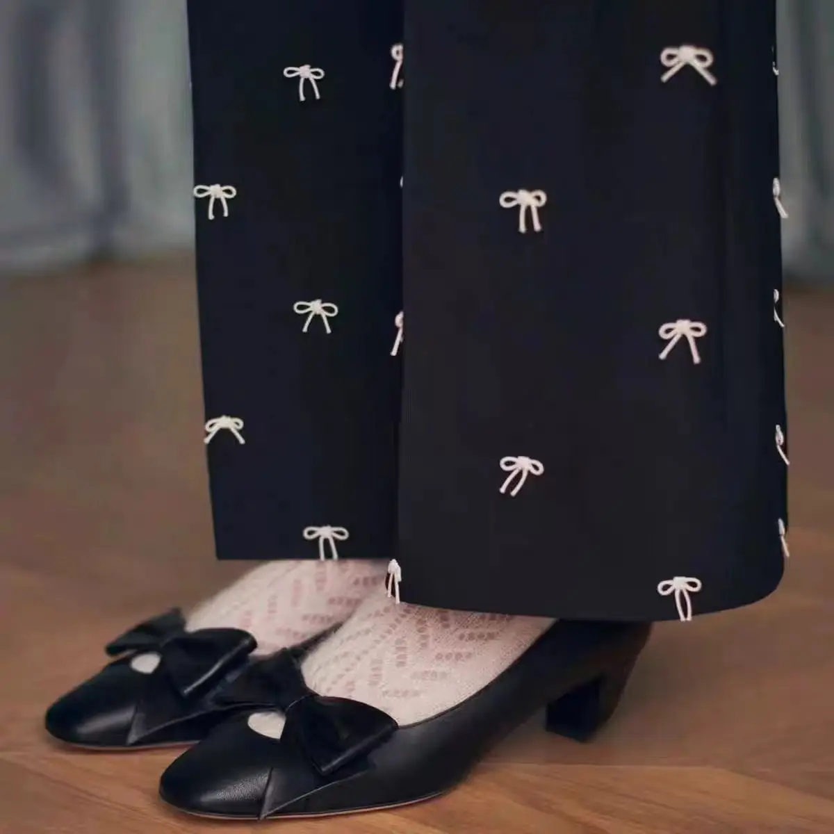 Фото Four Seasons Wear, декоративные туфли на толстом каблуке с бантом, модная женская обувь с французским темпераментом, без шнуровки с мелким носком №4