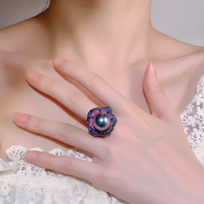 Регулируемое кольцо из серого золота с жемчугом и сапфиром. Роскошное массивное