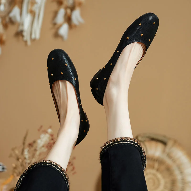 Туфли-лодочки женские из натуральной кожи с круглым носком на низком каблуке