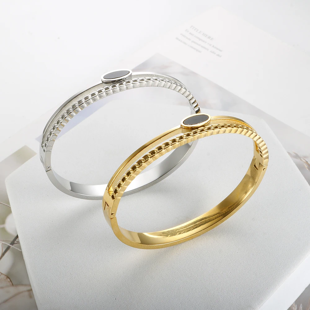 Браслет из нержавеющей стали с подвеской в виде сердца