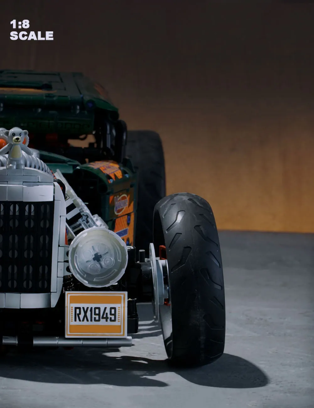 

Assembling Building Block 1:8 Scale Retro Remote Control Car Classic Set Adult Display Model Children Puzzle Gift Souvenir