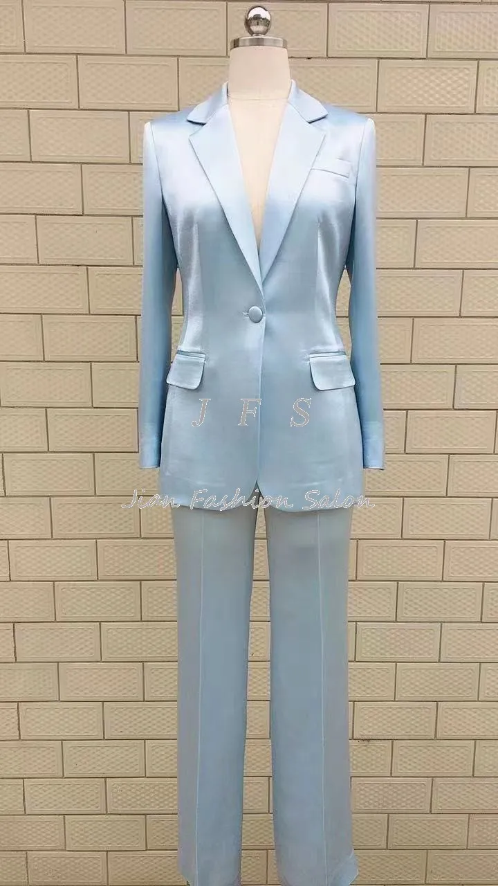 Костюм брючный женский из шелка