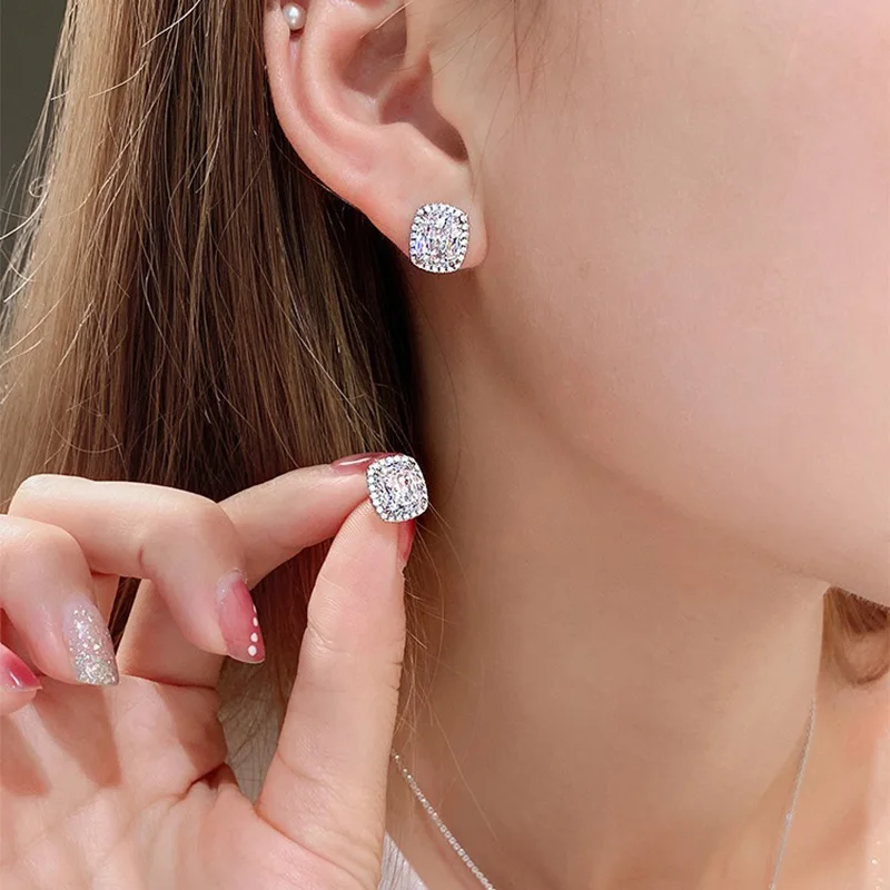 Женские серьги-гвоздики из серебра 100% пробы с бриллиантами