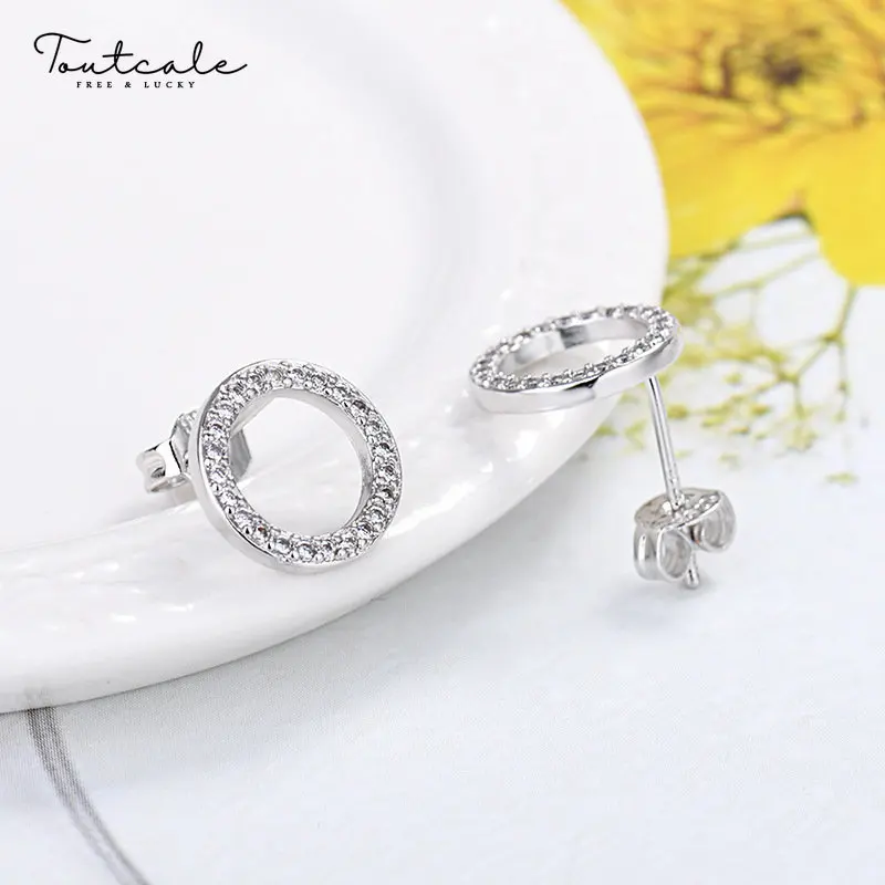 

Женские серьги-гвоздики из серебра 925 пробы с цирконом