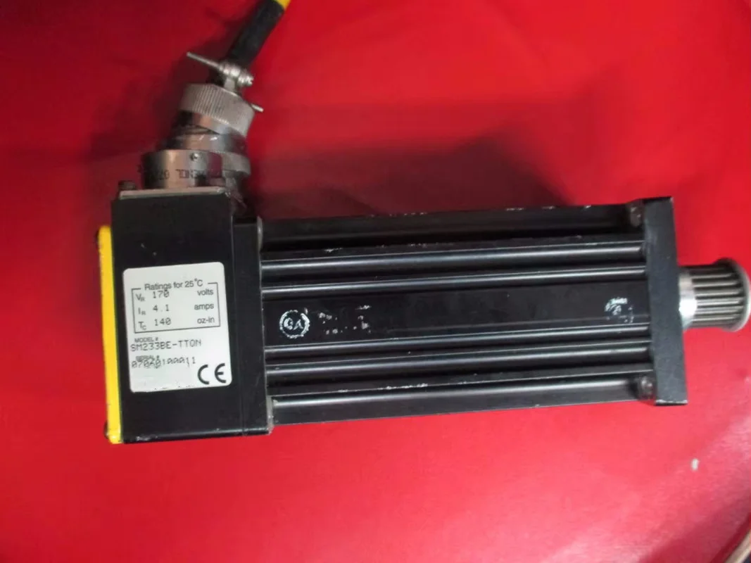 Серводвигатель Compumotor SM233BE-TTQN в хорошем состоянии