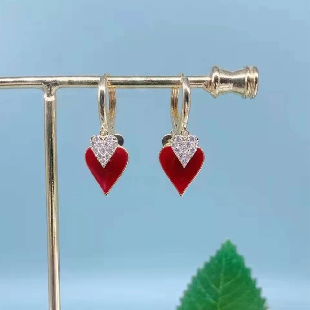 

Queen Spades Ear Buckle Fashion Design Earrings 2022 New Trendy Temperament All-Match Peach Heart Earrings Women Inexpensive