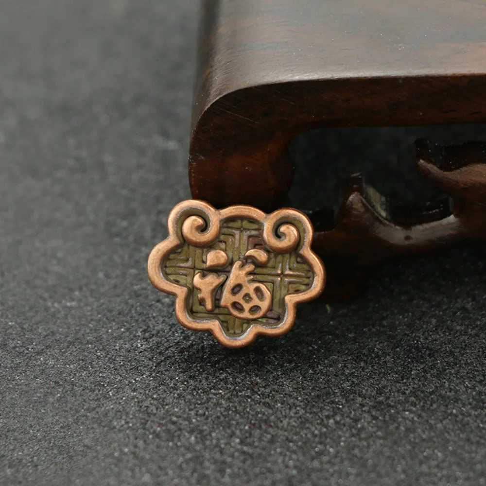 Браслет из красной веревки с замком на удачу фиолетовой меди