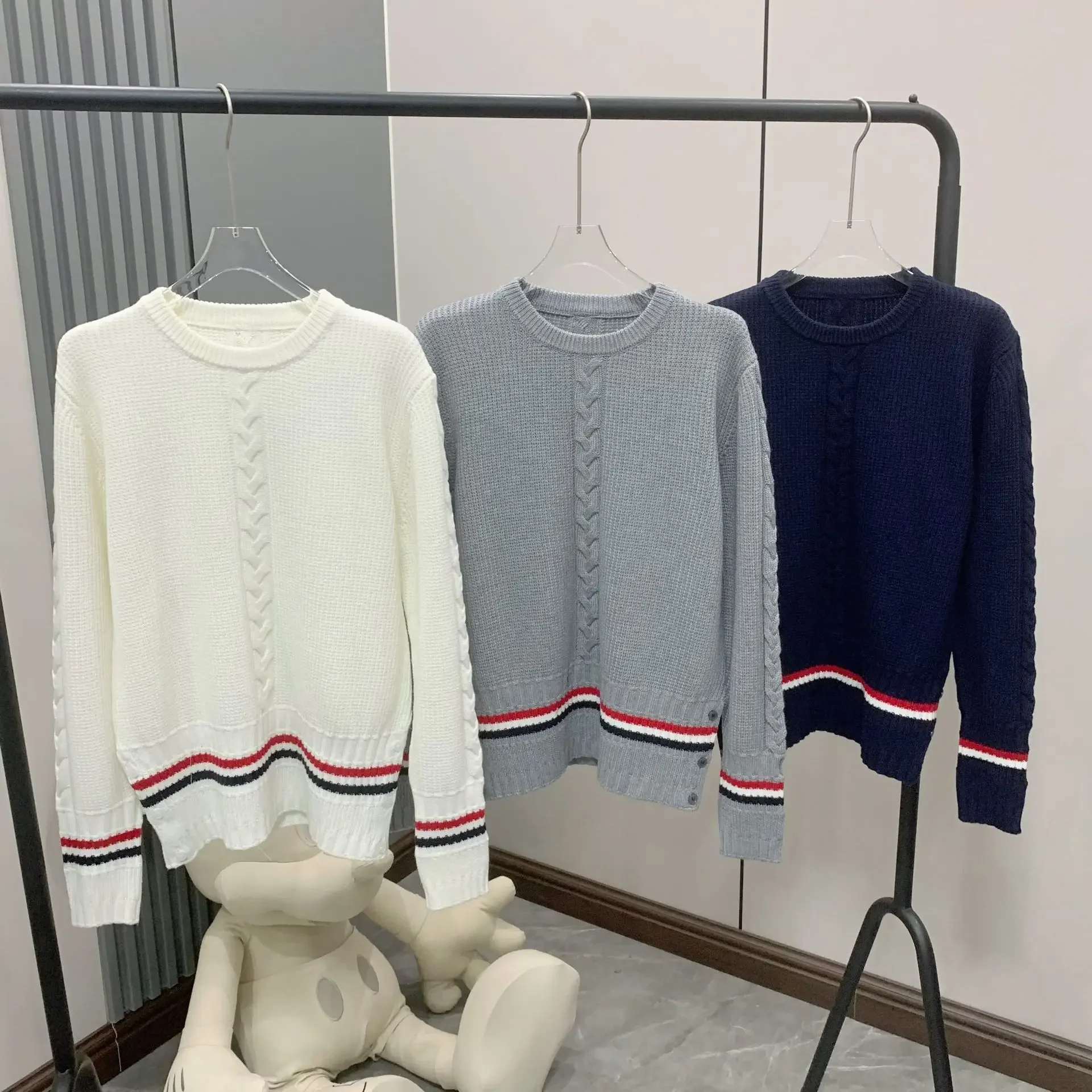

TB 2023 Early Spring College Style Retro Quality Knitwear Four Stripes Fried Dough Twist Pattern Round Neck Casual Pullover