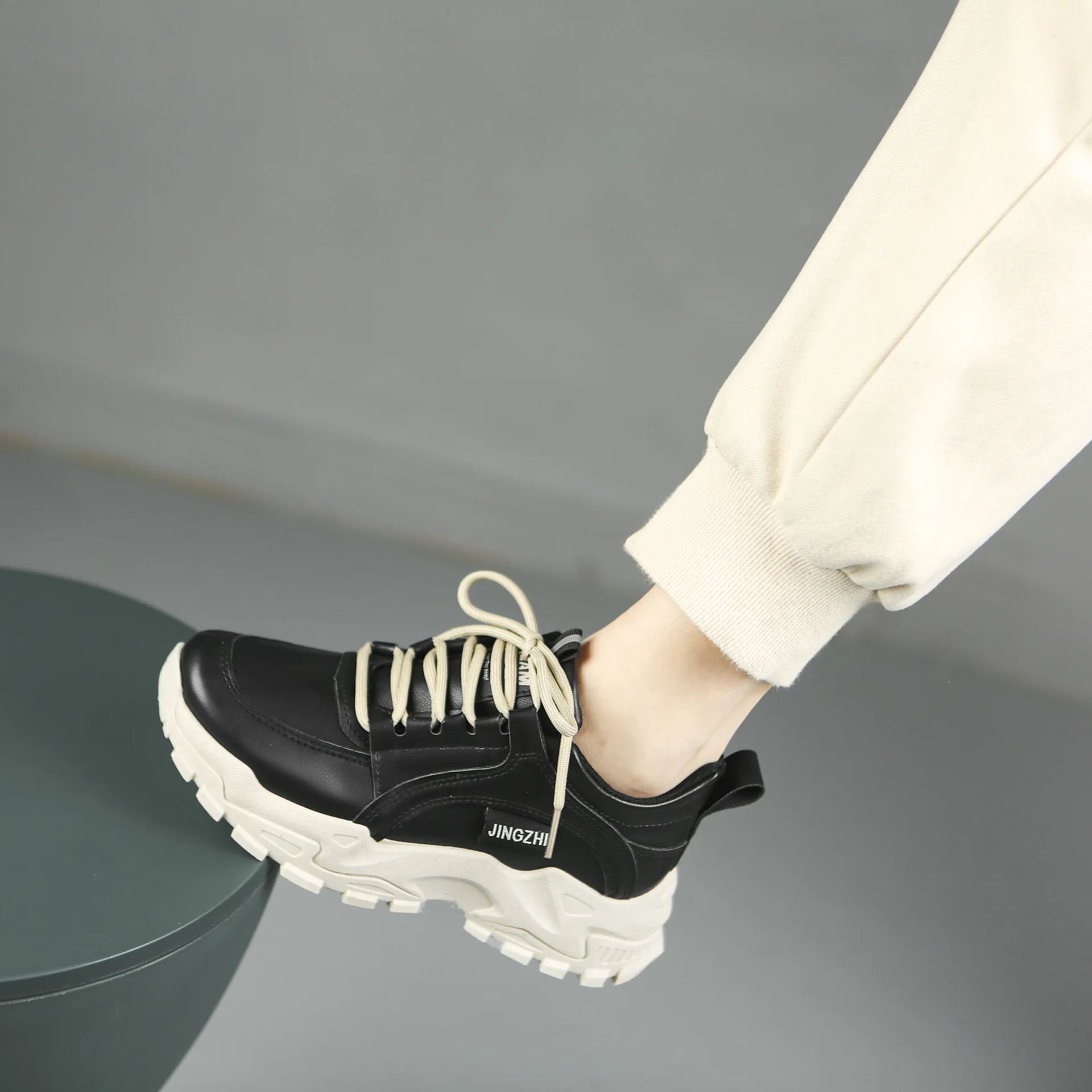 2022 New Women's Thick Sole Anti Skid Daddy Shoes Trendy Lightweight Lace Up Casual Sports Shoes Outdoor Comfortable Sneakers