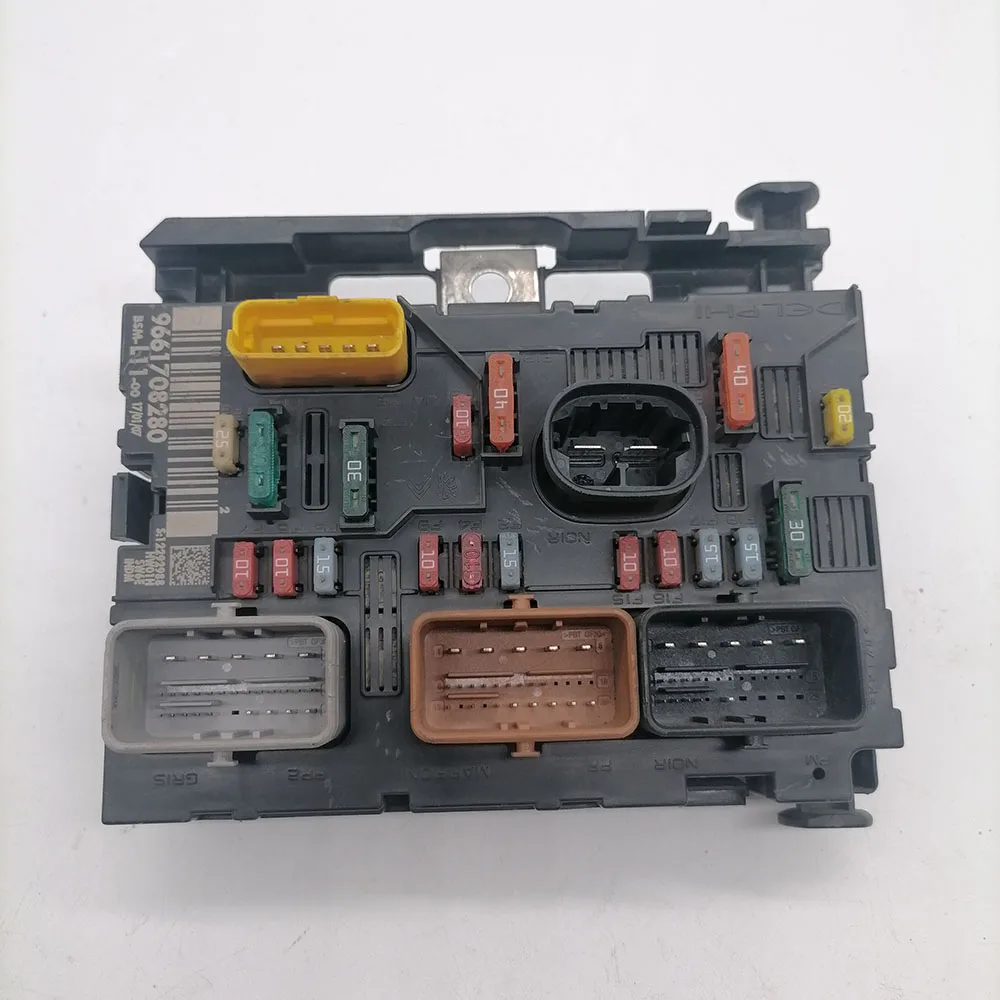 

Suitable for Peugeot 307 Citroen C2 C3 C4 Coupe C4 I ENGINE FUSE BOX servo box 9675879480 6500ET