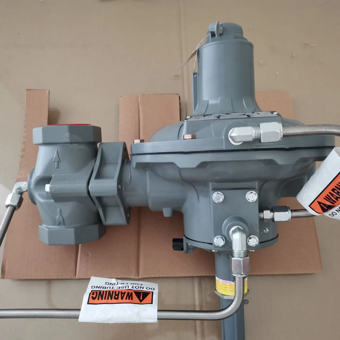 

299H модель FISHER регулятор давления газа, резьбовое соединение 2 дюйма