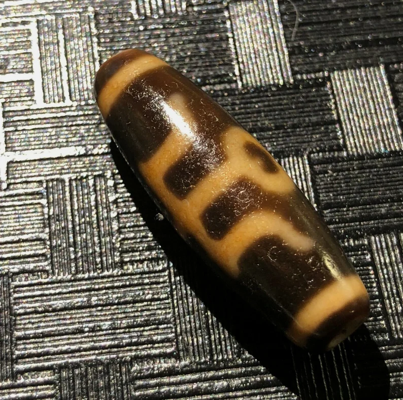 Энергетический тибетский старый агат Guiren Tairen тотем дзи бусина 11*36 мм C012