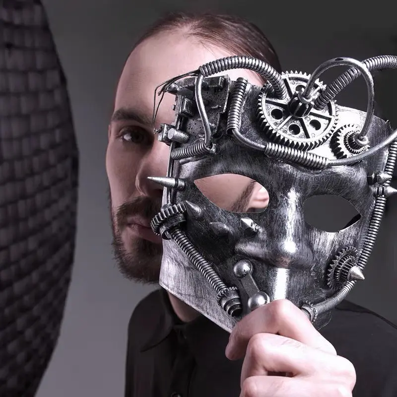 Маска декоративная на все лицо с заклепками в стиле панк