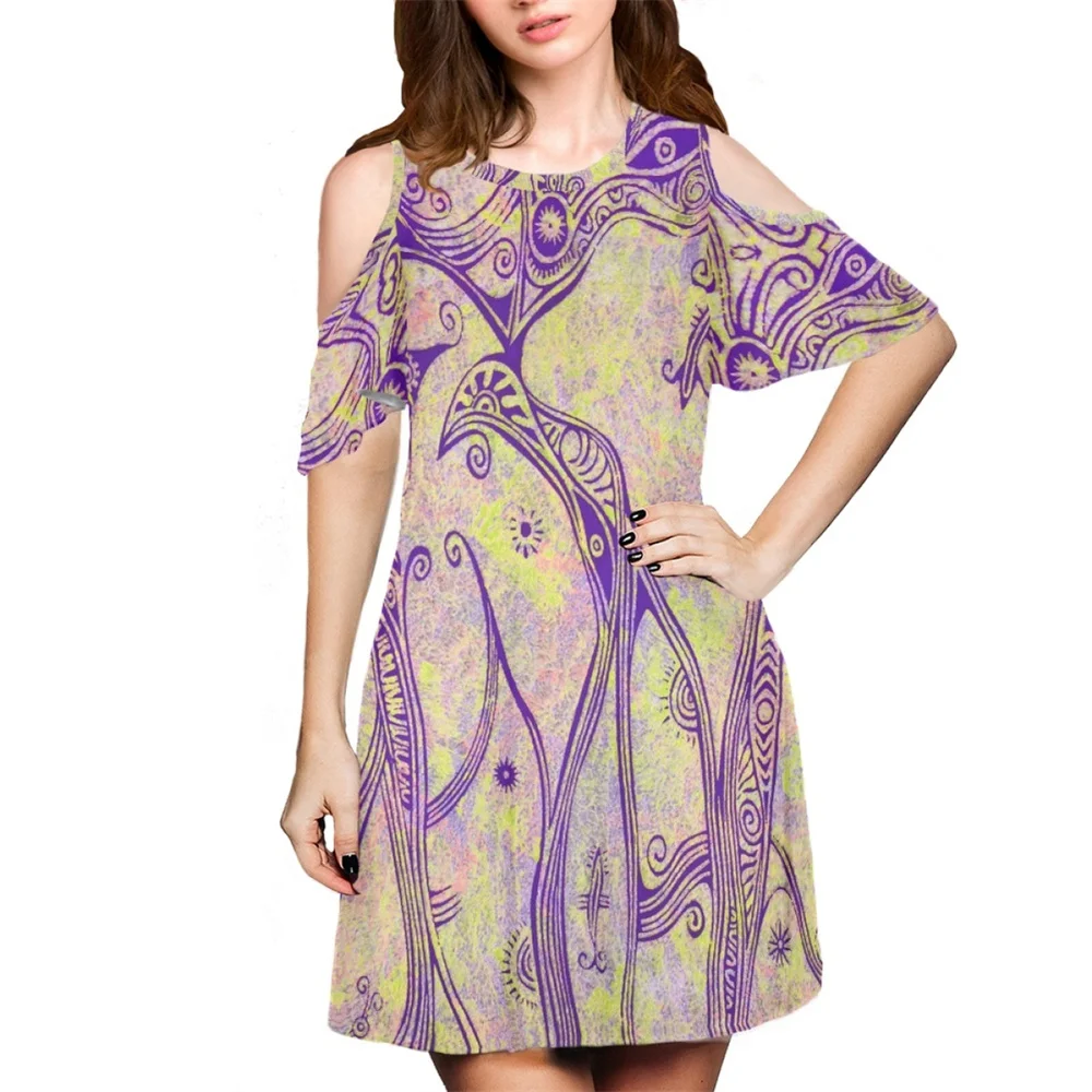 

Женское трикотажное платье с круглым вырезом, коротким рукавом и открытыми плечами