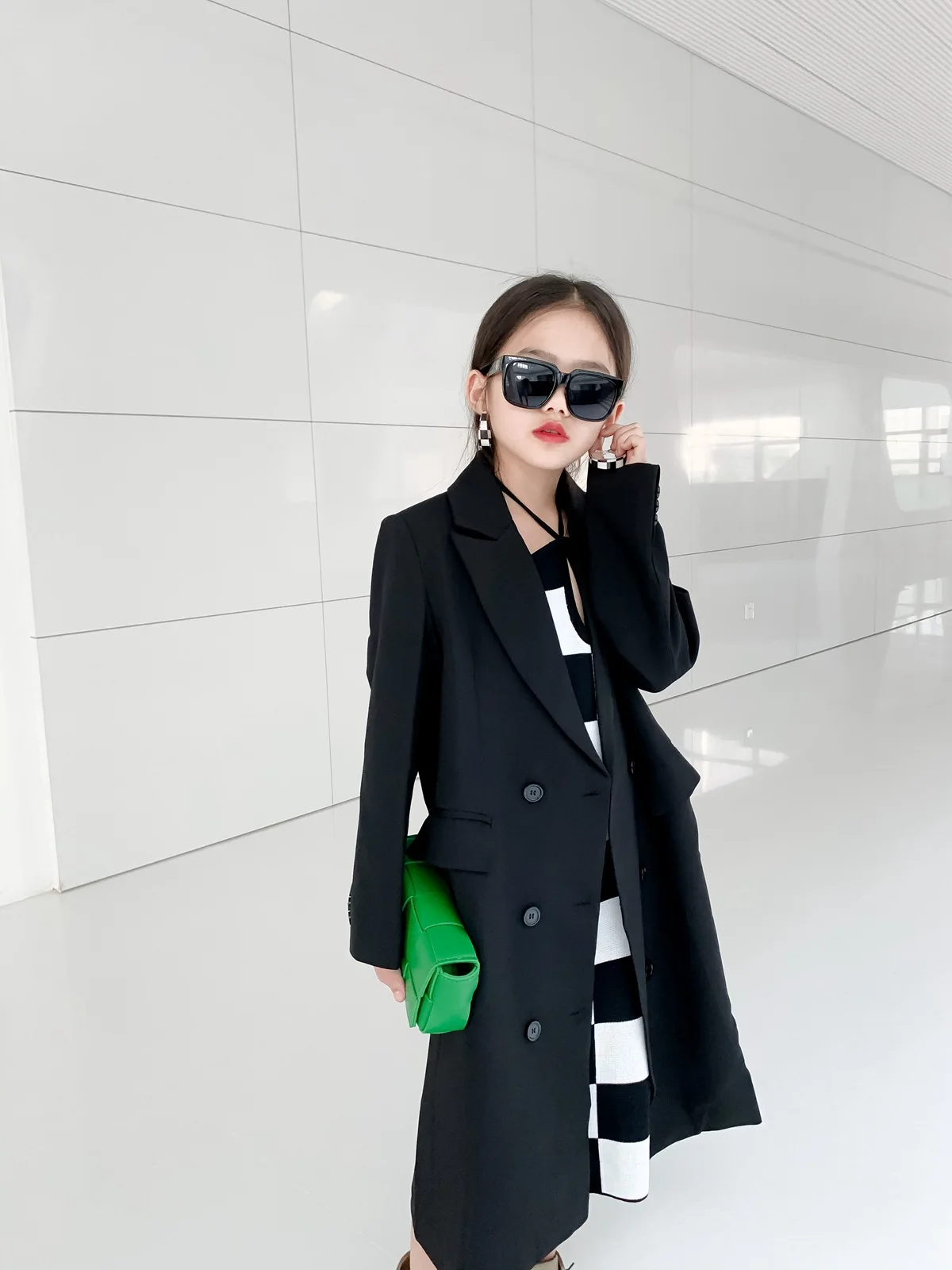 

Children's clothing girls 2022 spring and autumn new windbreaker coat suit collar mid-length casual coat tide