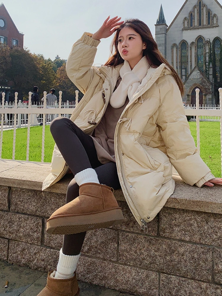 Женский пуховик цвета хаки с роговой пряжкой новинка зимы 2024 маленькая легкая