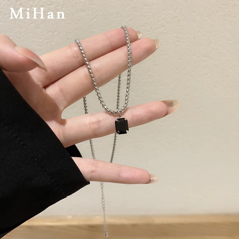 

Mihan Modern Jewelry Black Crystal Pendant Necklace Simply Vintage Temperament One Layer Chain Necklace For Women Female Gift