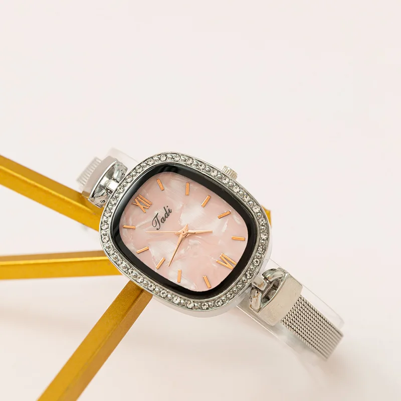 

Vintage Oval Ladies Quartz Watch