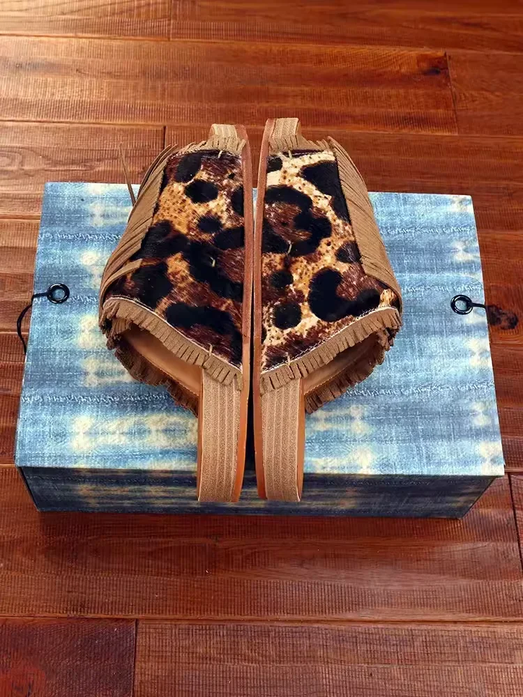 Женская замшевая обувь с кисточками и конским волосом