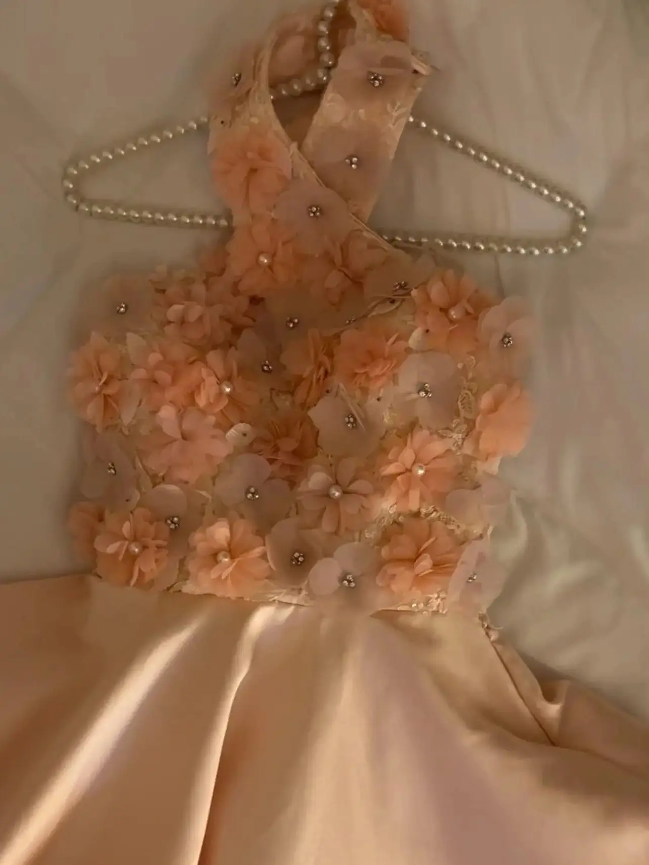 Женское атласное платье с лямкой на шее ТРАПЕЦИЕВИДНОЕ для выпускного вечера