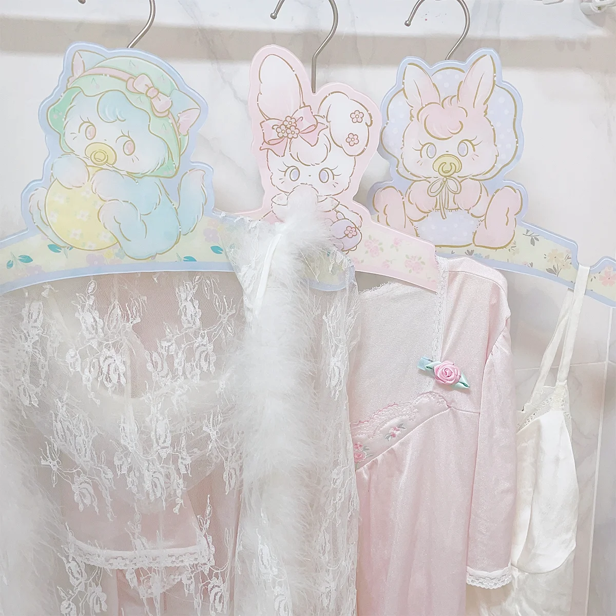 

Cute Cartoon Acrylic Clothes Hanger with decorate Transparent Clothes Hanger Shirts Dress Hanger for Lady Kids