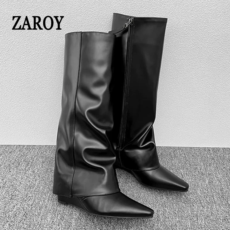 Фото Черные высокие сапоги ZAROY из искусственной кожи с острым носком, на танкетке, прямые, с плиссировкой, в стиле панк, для банкетов, длинные ботильоны №1