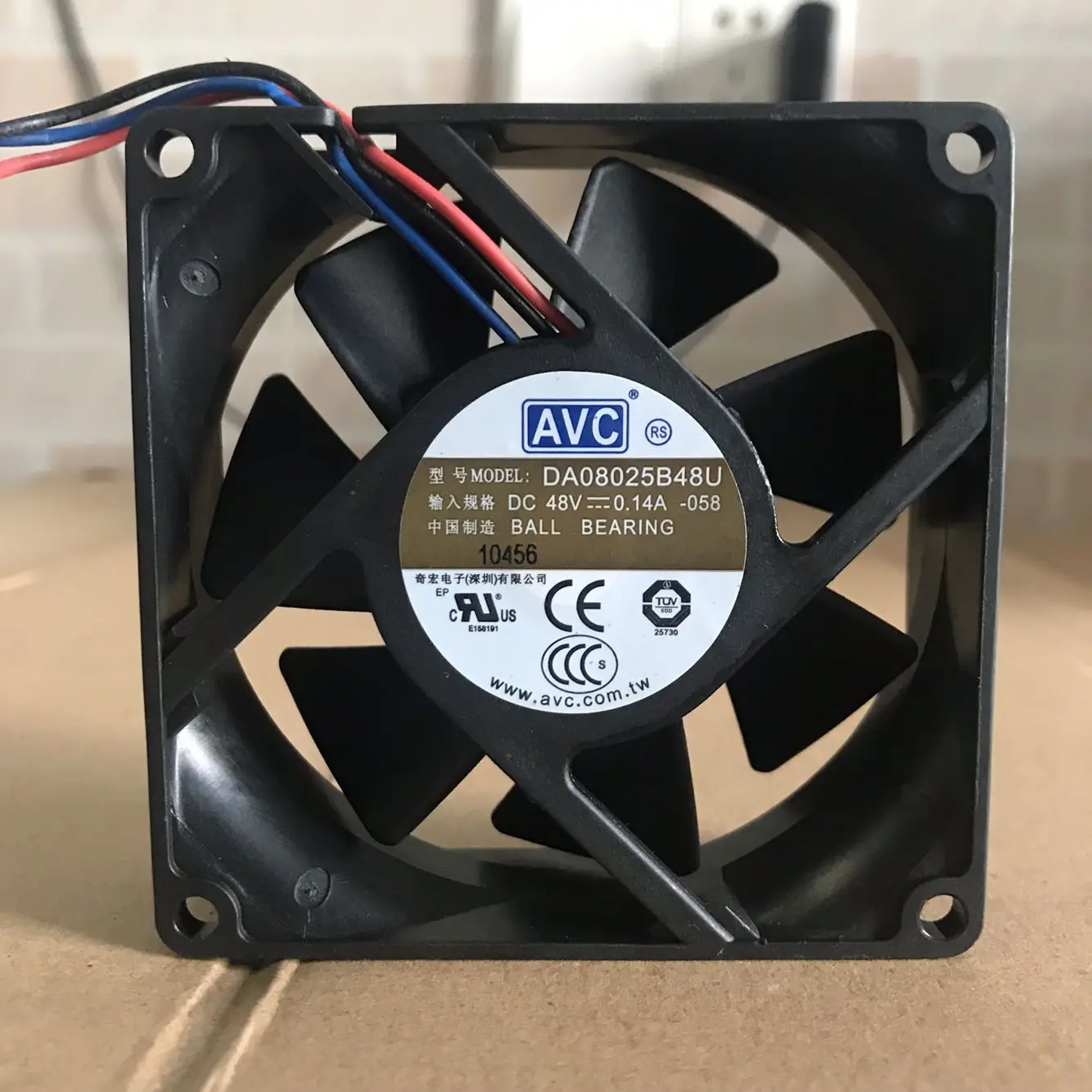 

AVC DA08025B48U 058 DC 48V 0.14A 80x80x25mm Server Cooling Fan