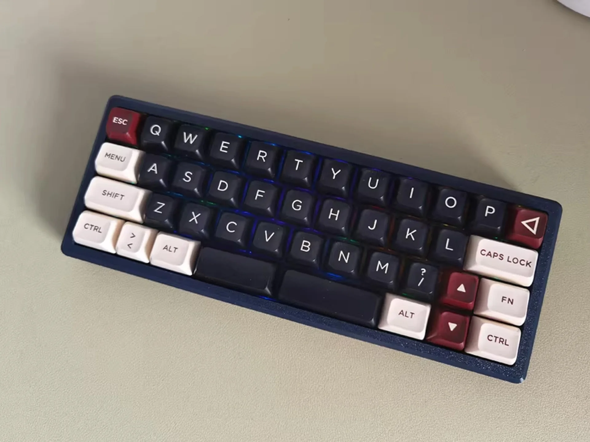 Фото 40 Беспроводная клавиатура, три режима Bluetooth 2,4G RGB, горячая замена, аккумулятор 3000 мАч, индивидуальный комплект 40 беспроводных клавиатур, подарки для ПК и геймеров №4