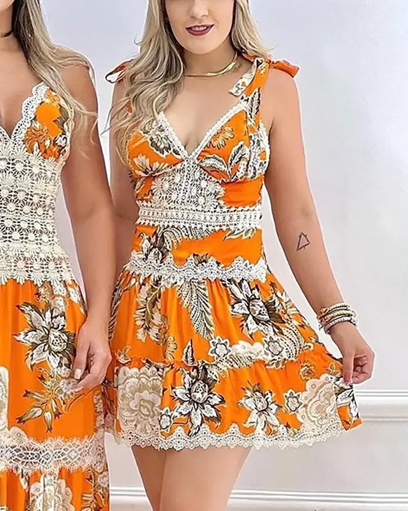 

Кружевное платье с цветочным принтом