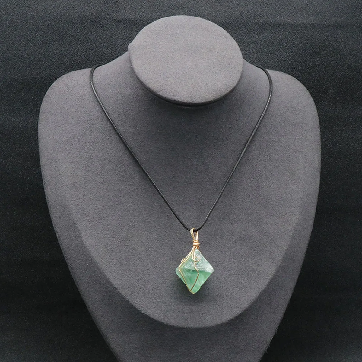 

Natural Semi Precious Green Fluorite Prism Charm Pendant Necklace DIY Reiki Healing Jewelry Accessory Gift 32～40mm×20～30mm