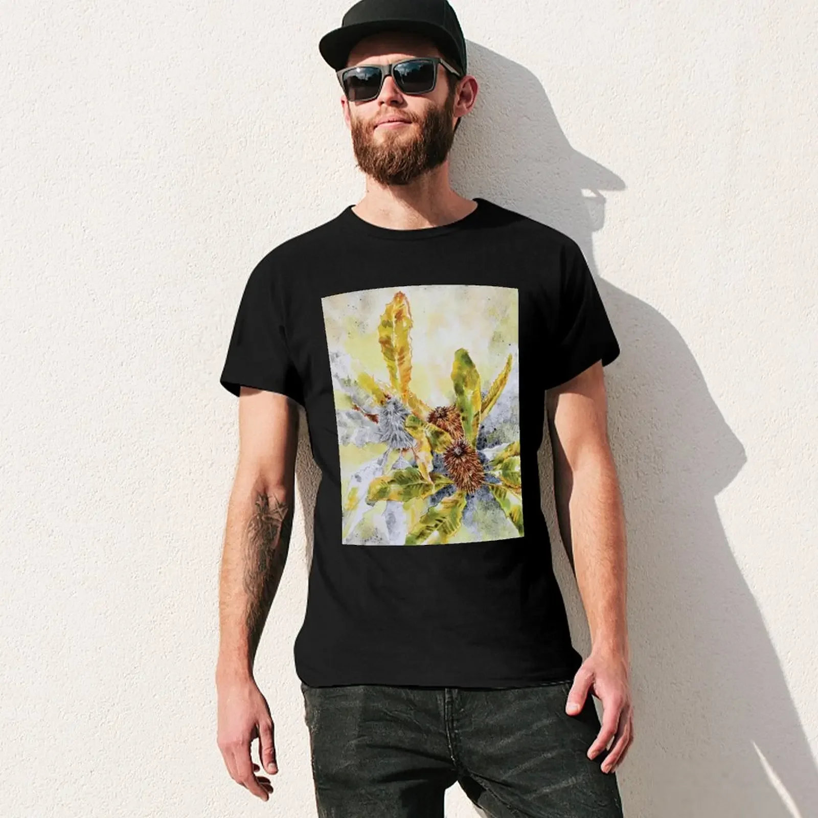 Футболка с листьями и проведенными цветами австралийской банксии мужская