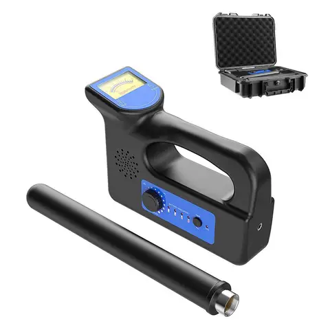 Сексуалды балапан оның көйлегін ашып, піскен кеуделерін қысты.