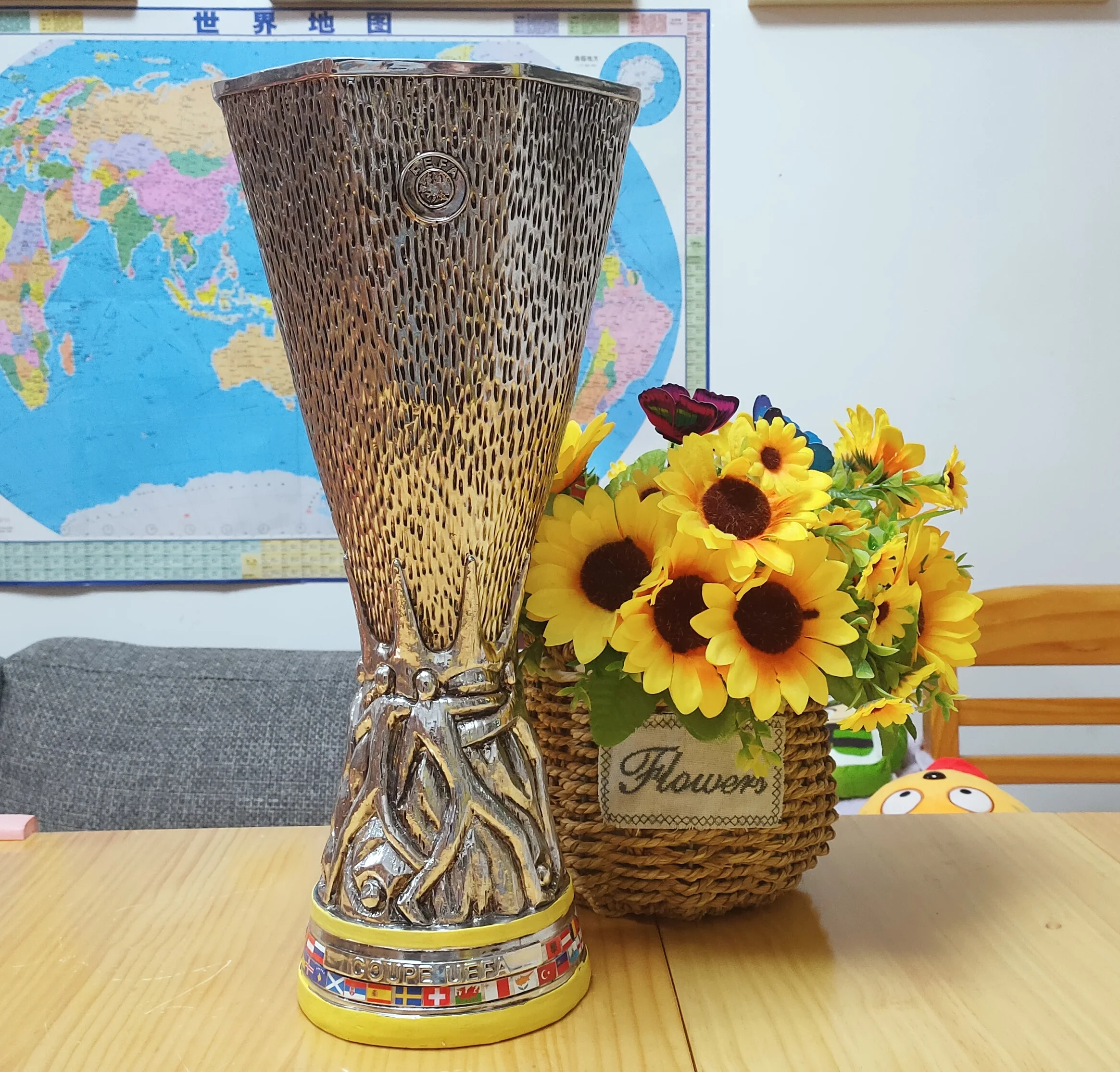 Трофей Лиги Европы высотой 44 см для женской коллекции хороший подарок |