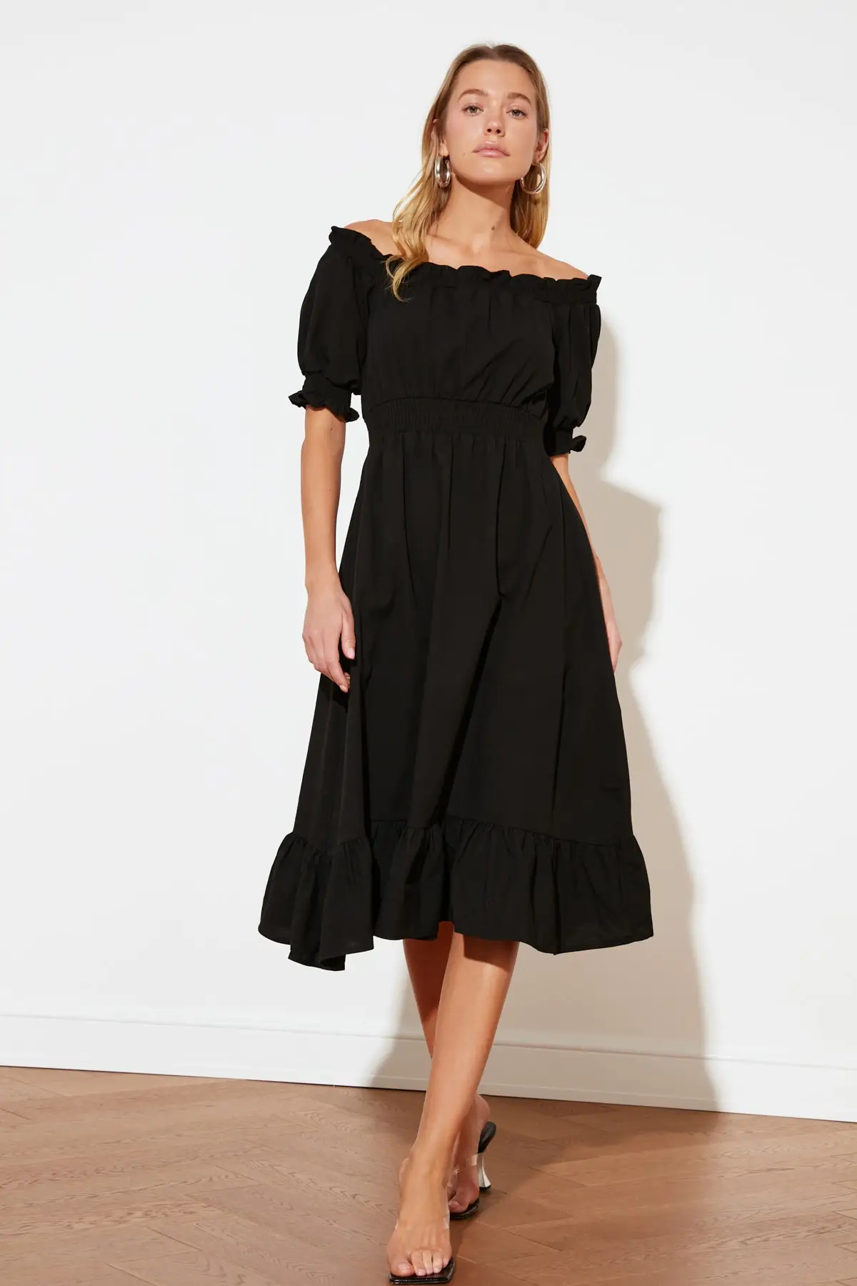 

Trendyol Shirred Carmen Collar Dress TWOSS21EL1967