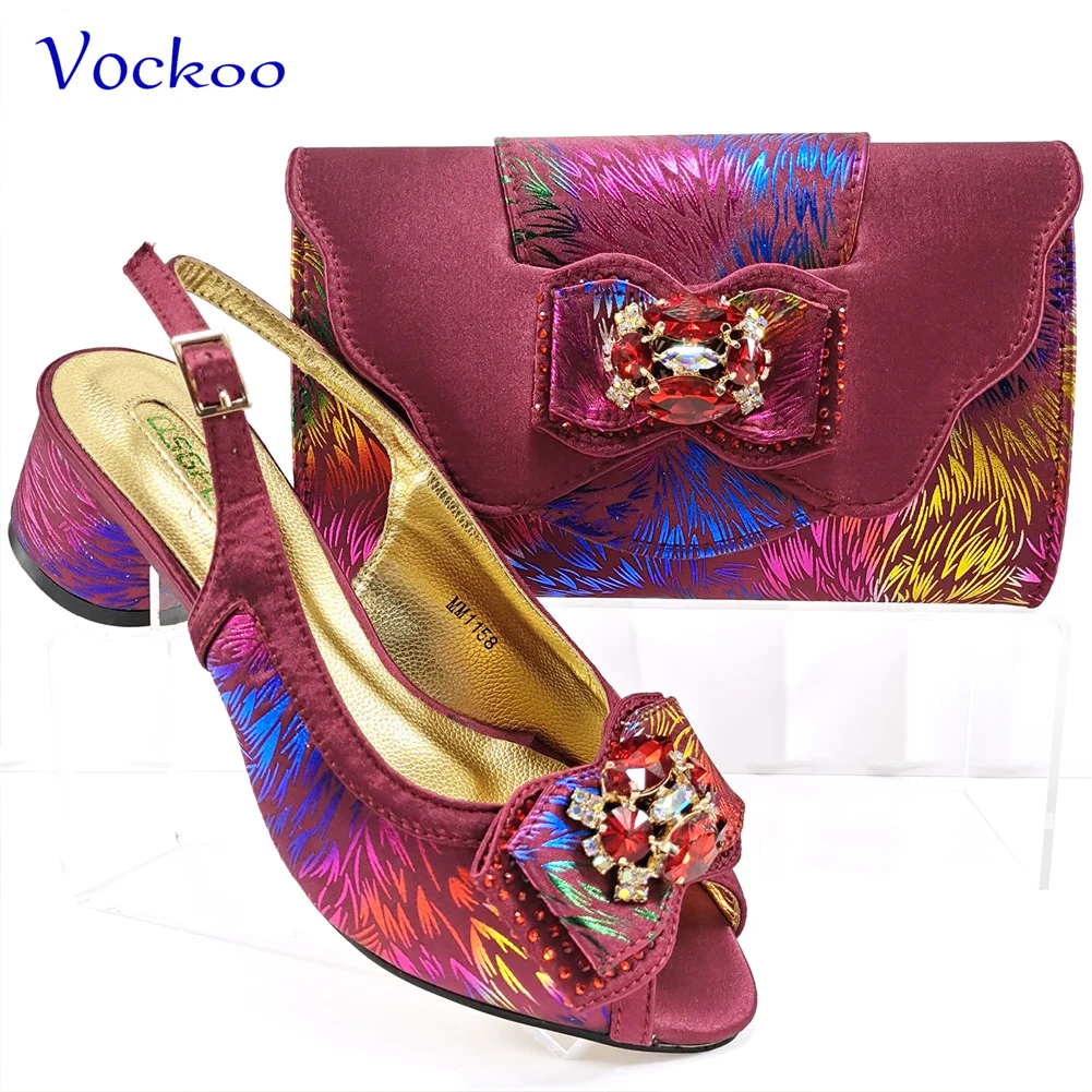 Новое поступление подходящие туфли и сумка золотого цвета удобные на круглом