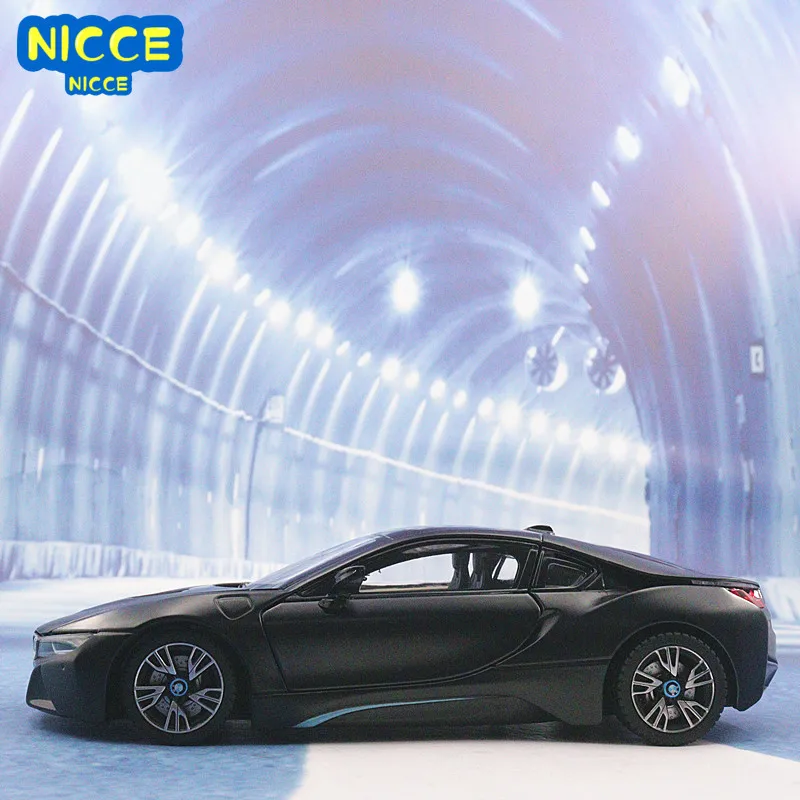 Модель автомобиля черного цвета из сплава 1:24 BMW I8 | Игрушки и хобби