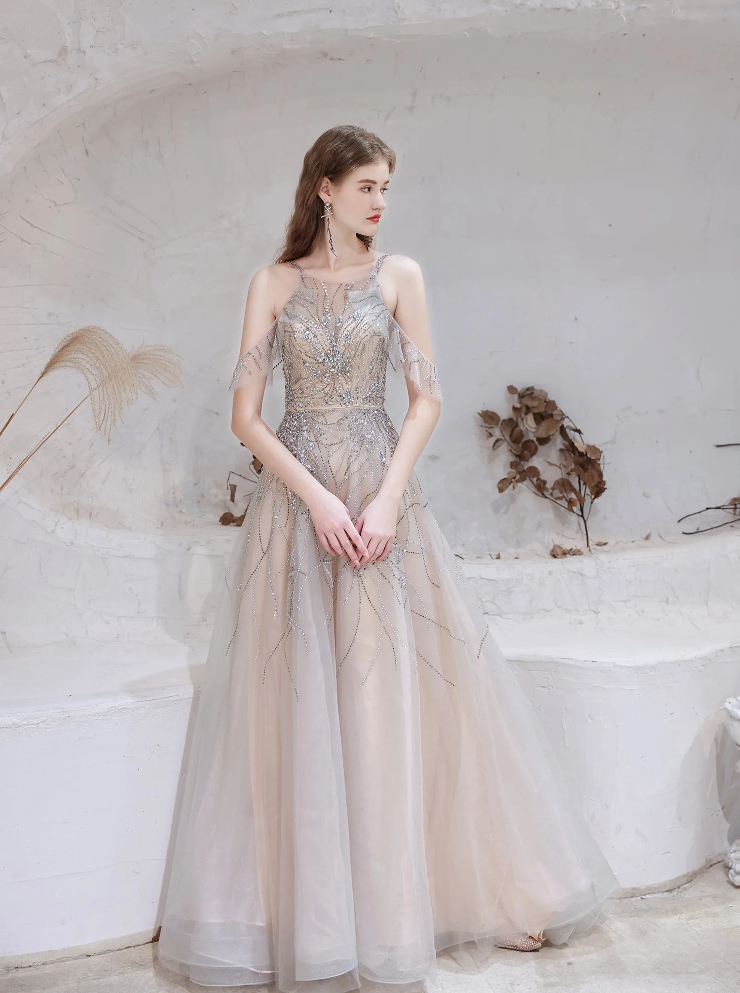 

Luxury Prom Dress Off Shoulder A-Line Beading Exquisite Sequins Illusion Scoop Neck Gray Spray Tulle Ceremony Evening Gowns