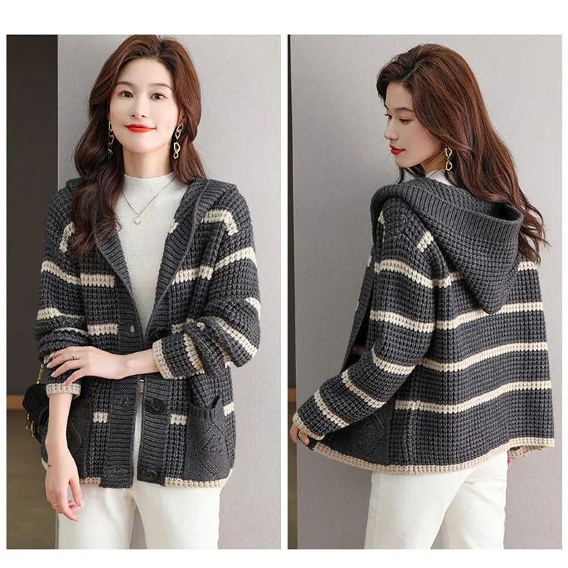 Женский вязаный кардиган в полоску с капюшоном и длинным рукавом