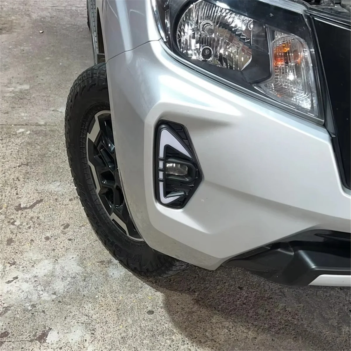Фото Светодиодные дневные ходовые огни, противотуманные фары для Nissan Navara NP300 2020-2023, DRL, янтарный указатель поворота №4