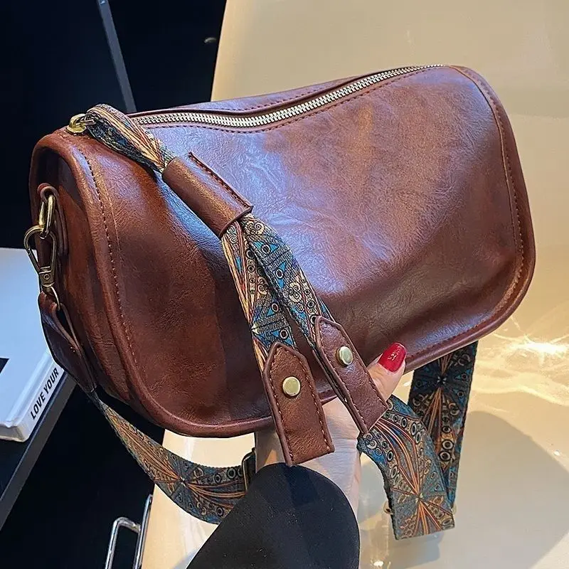 Popular Bag Women's Large Capacity 2023 New Fashion Broadband Messenger Bag Vintage Bohemian Wind Dumpling Bags 2023