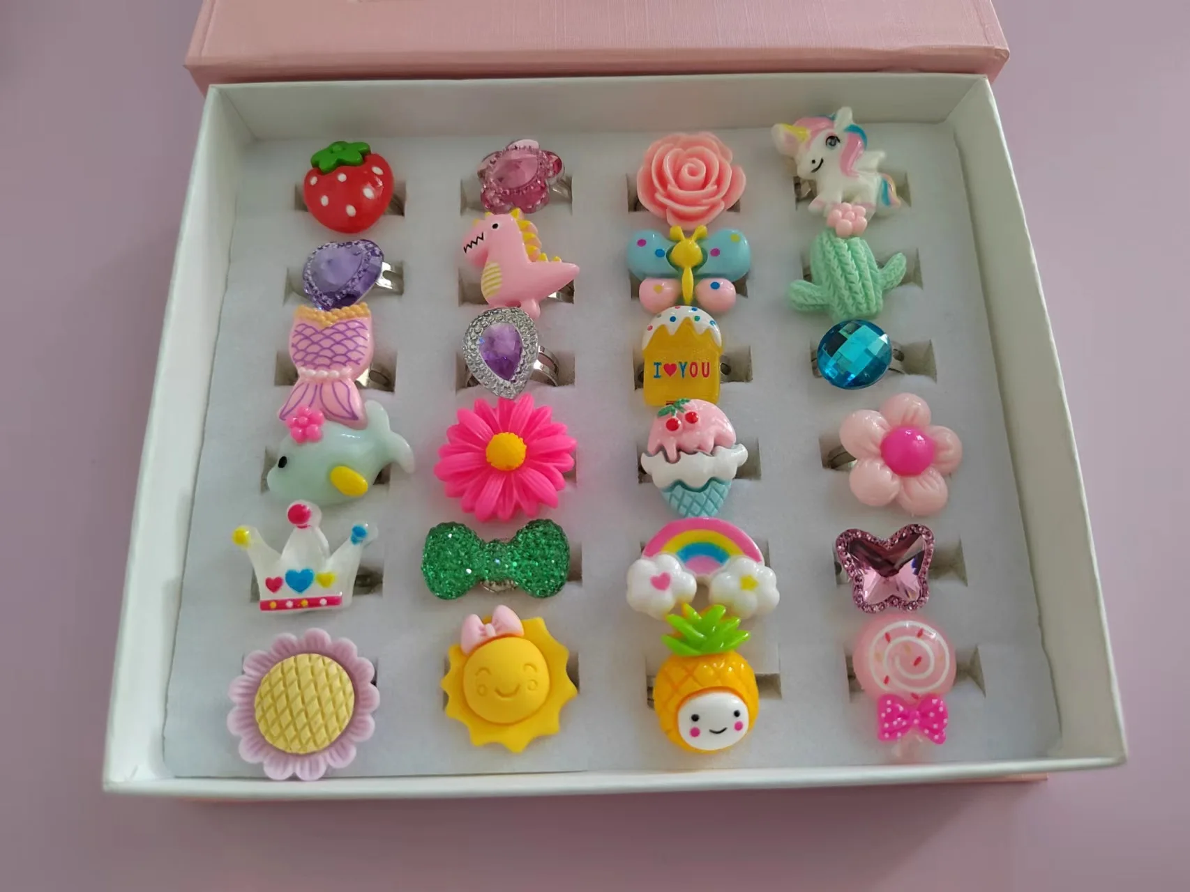 Рисунок 5 - Кольца с драгоценными камнями для