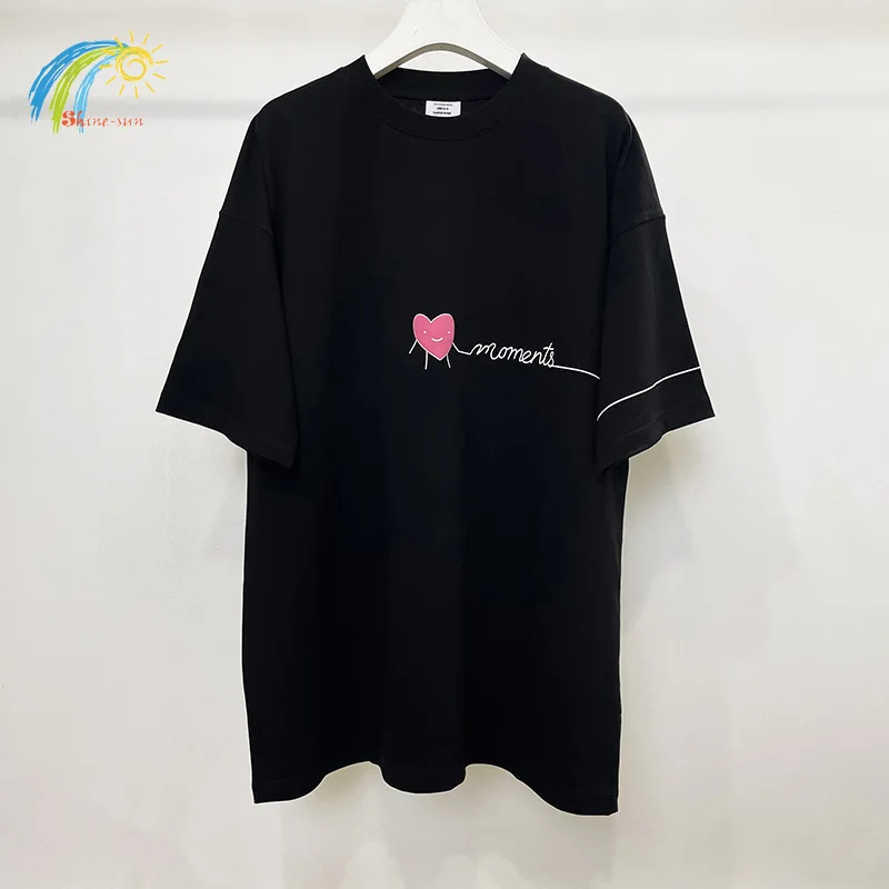 

Black White Oversized VTM Short Sleeve Tee T-Shirt Fun Simple Pink Heart Logo Foam Printing Vetements T Shirt For Men Women