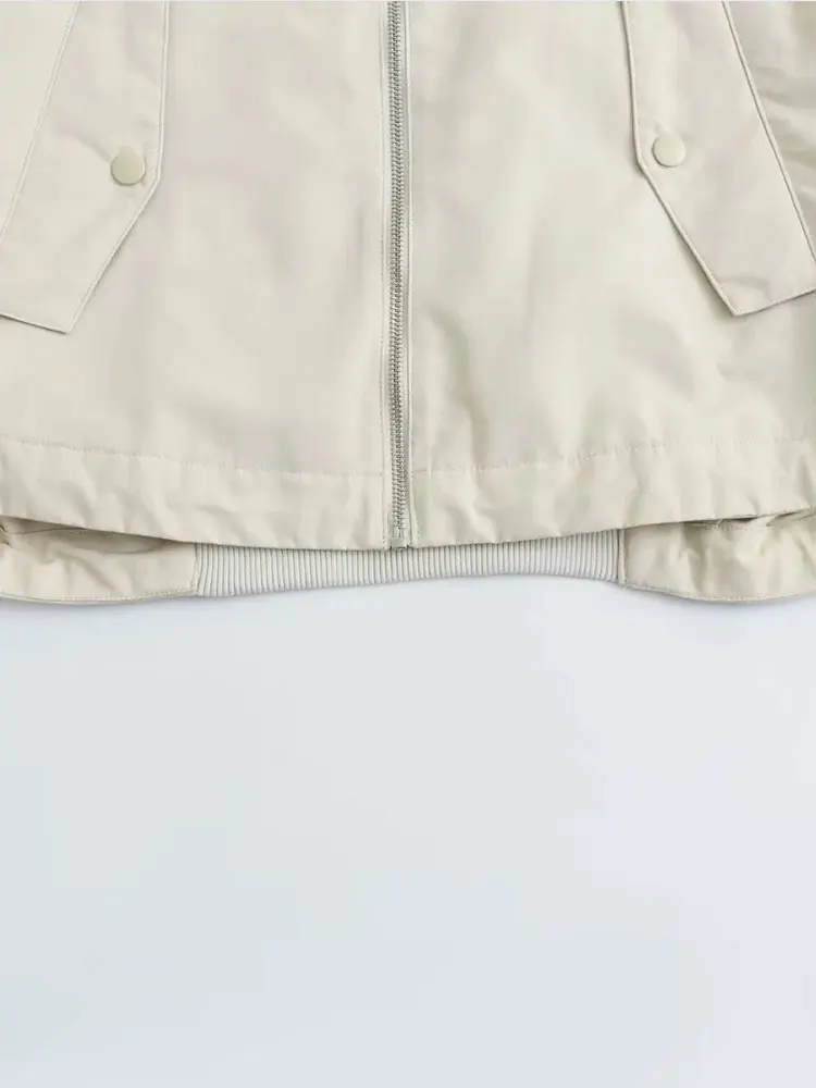 Куртка женская с капюшоном на молнии длинным рукавом и карманами