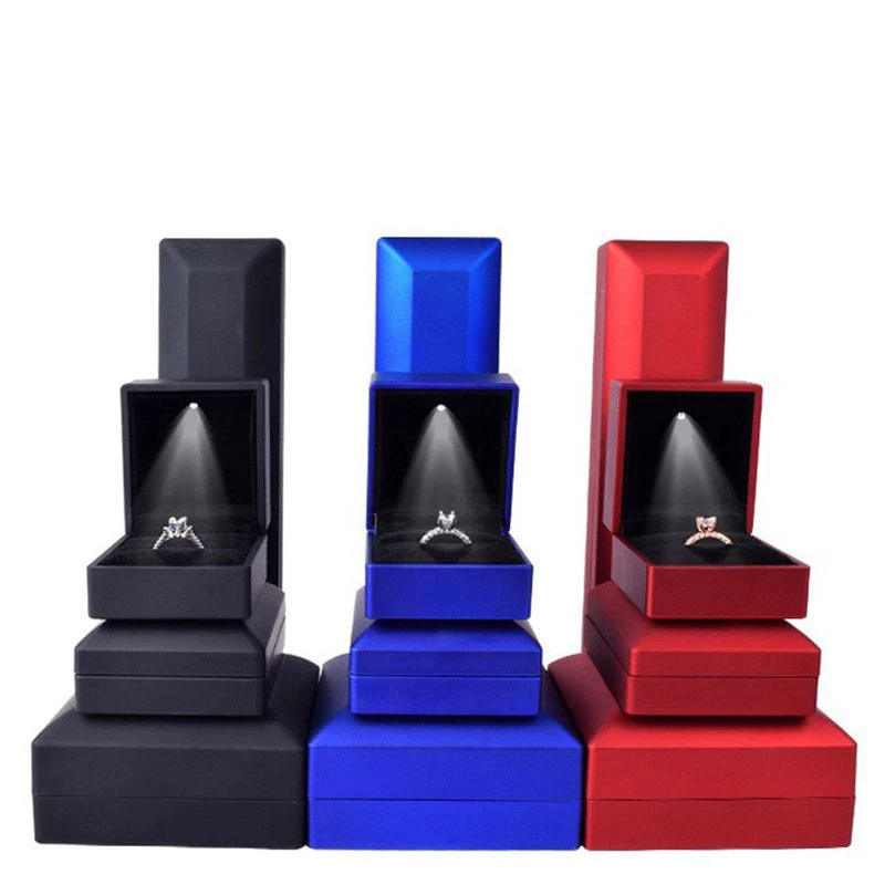 

Exquisite Led Light Jewelry Box with Smooth Surface, Interior Velvet Necklace, Packaging, Storage and Gift Gifts